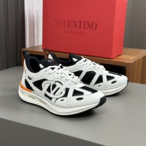 VALENTINO VLOGO EASYJOG LOW-TOP SNEAKER IN CALFSKIN AND FABRIC - TM001