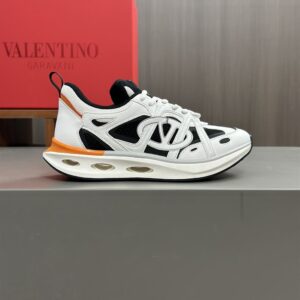 VALENTINO VLOGO EASYJOG LOW-TOP SNEAKER IN CALFSKIN AND FABRIC - TM001