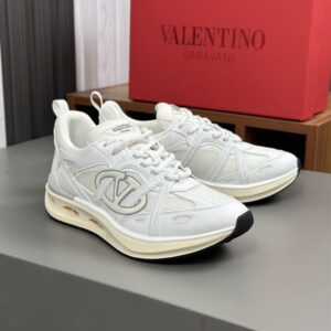 VALENTINO VLOGO EASYJOG LOW-TOP SNEAKER IN CALFSKIN AND FABRIC - TM002