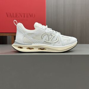 VALENTINO VLOGO EASYJOG LOW-TOP SNEAKER IN CALFSKIN AND FABRIC - TM002