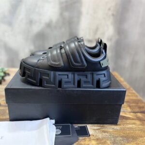 VERSACE BLACK GRECA PORTICO STRAP SNEAKERS - UH012