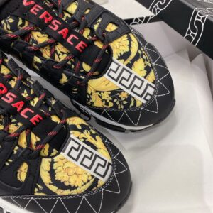 VERSACE TRIGRECA SNEAKERS BLACK GOLD - UH021