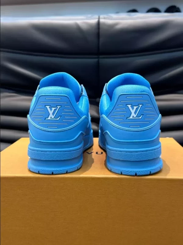 LOUIS VUITTON TRAINER SNEAKERS IN BLUE - L154